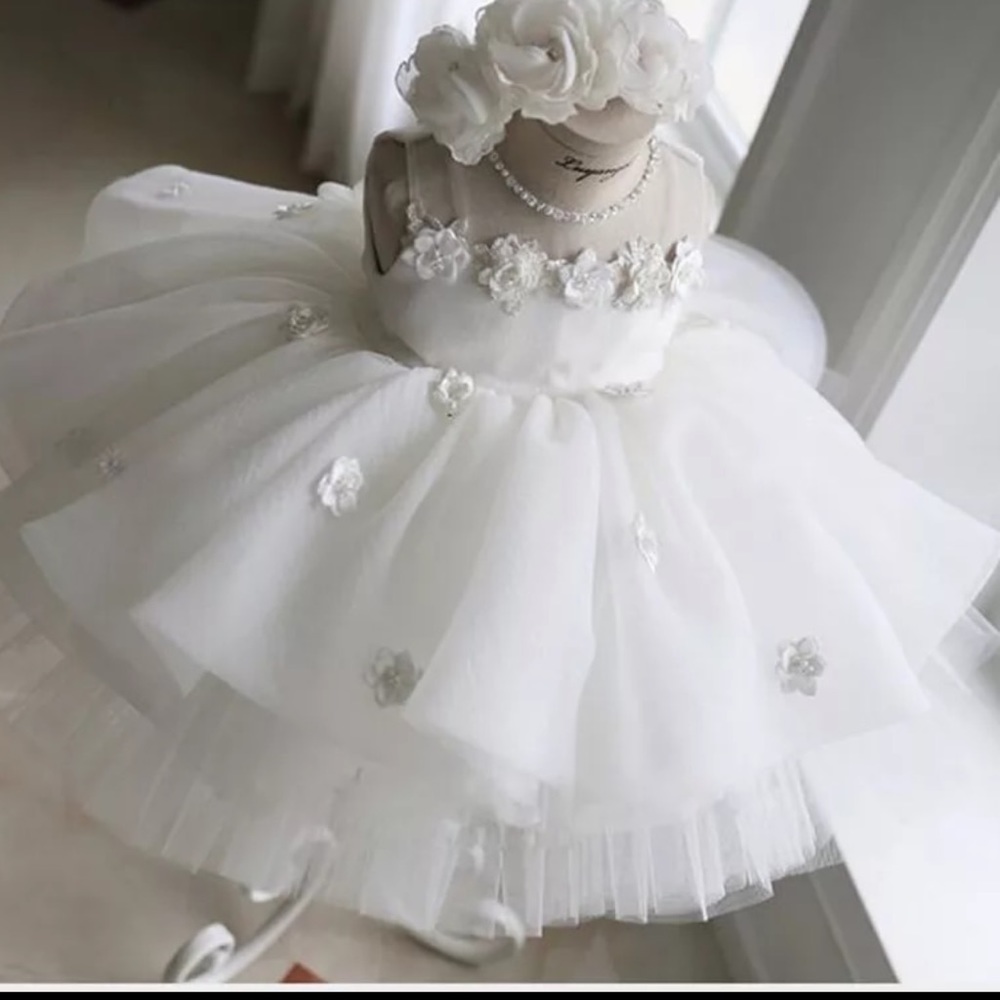 Flower girl White dress
